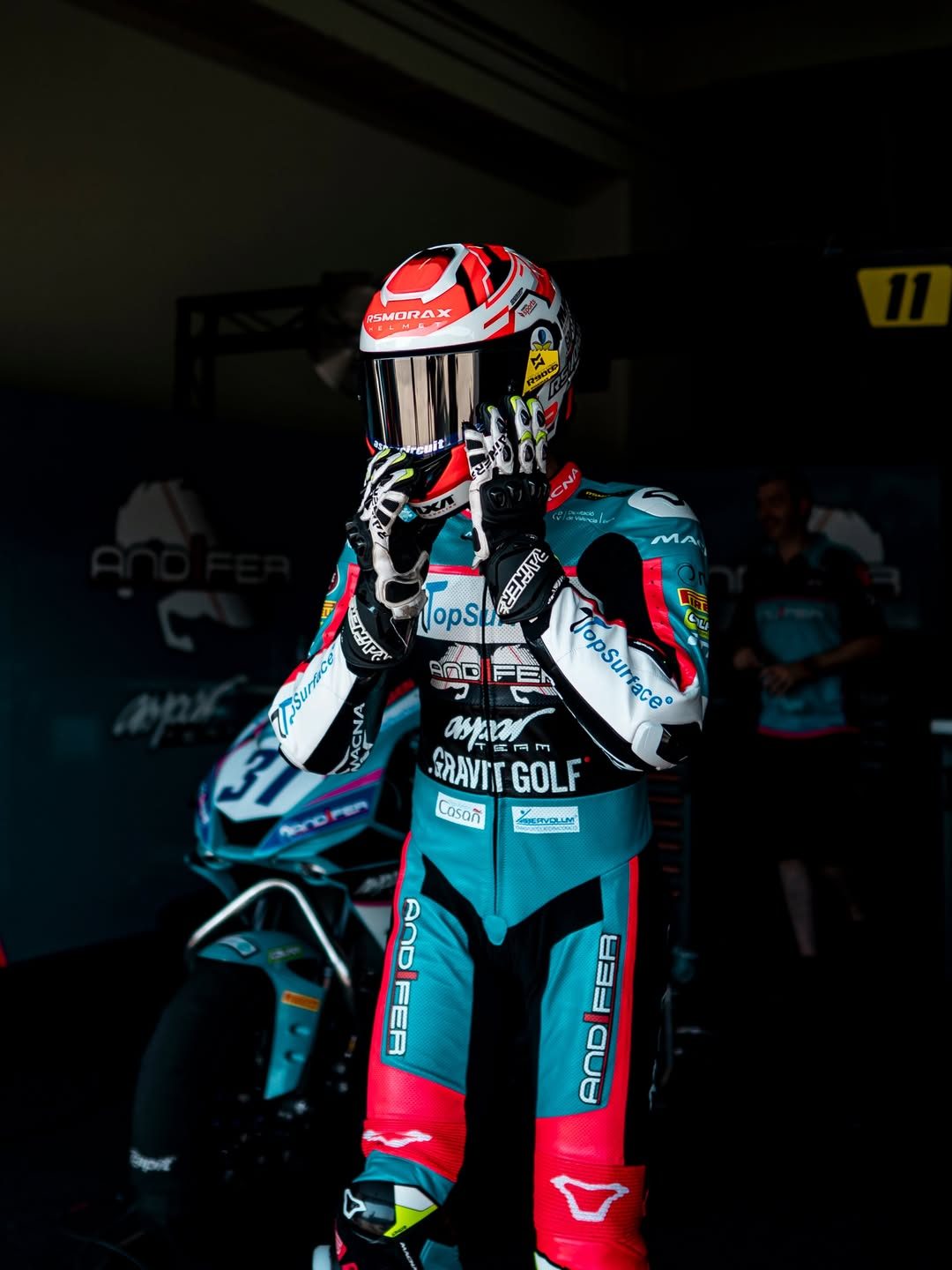 Marcos Ludeña con el mono de Moto2